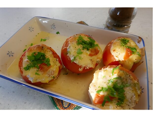 Slanke, gevulde kruiden-kwark- tomaten uit de oven.