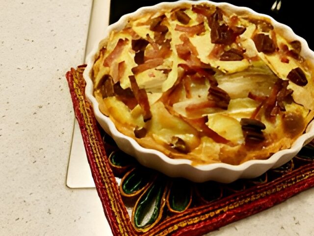 Slanke Quiche met brie , witlof, boursin en pecannoten