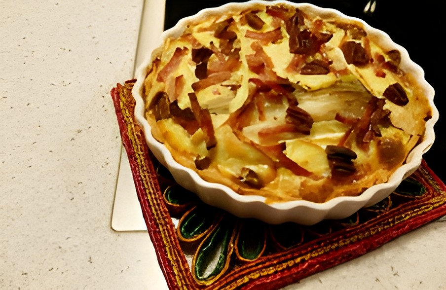 Slanke Quiche met brie , witlof, boursin en pecannoten