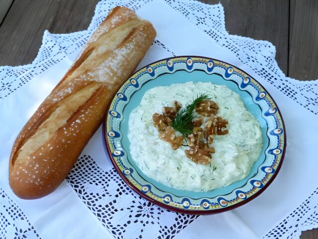 Snejanka salata, Bulgaarse tzatziki