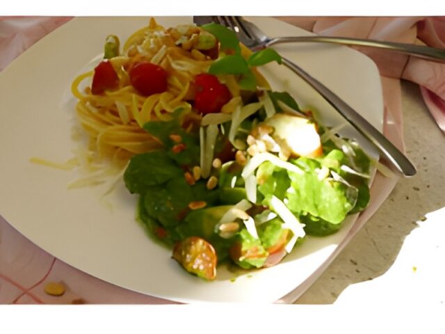 Snelle Pasta met Avocado- Spinaziesaus van mijn schoonzoon……
