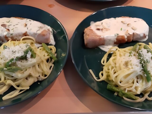 Spaghetti met groene asperges,witte wijn en Parmezaanse kaas