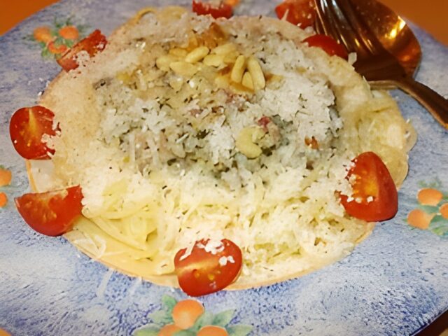 Spaghetti met spekjes, pestoroom en pijnboompitten