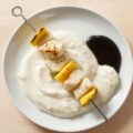 Spie van leng met mousseline van bloemkool en crème van zwarte olijven