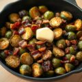 Spruitjes met kastanjes en spek
