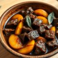 Sukadelapjes met perziken in honing-ketjapsaus