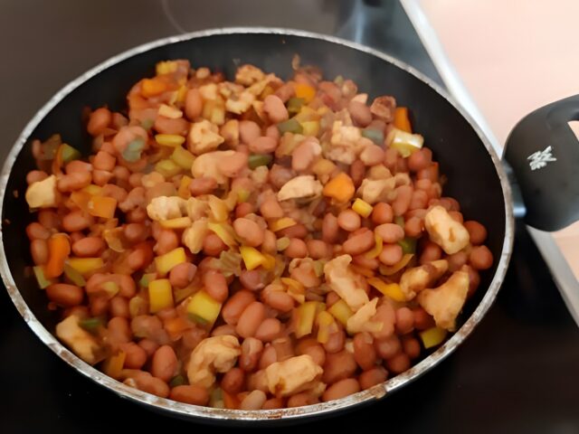 Surinaamse bruine bonen met kip