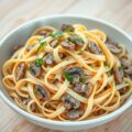 Tagliatelle met knoflookroomsaus en paddestoelen