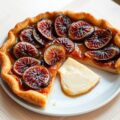 Tarte tatin van in port gemarineerde vijgen en Port Salut