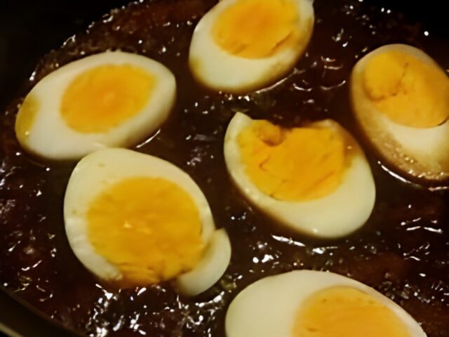 Telor boemboe bali: eieren in pittige chilisaus