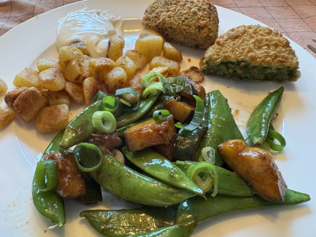 Roergebakken courgette en sugarsnaps met hoisin