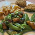 Roergebakken courgette en sugarsnaps met hoisin