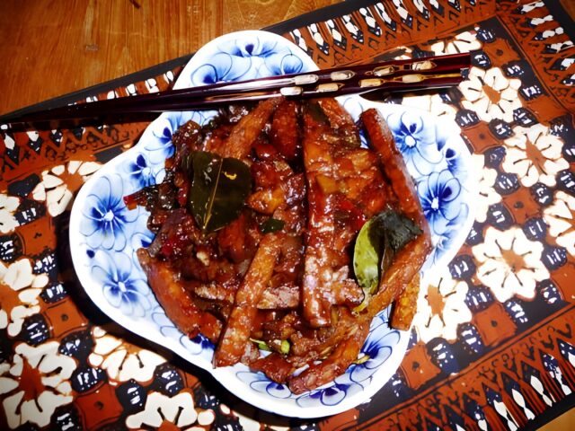 Tempeh manis (van de Balinese kookles)
