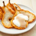 Tempura van peren met kaneel-pistachenotensaus