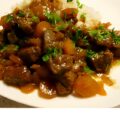 Thais gestoofd rundvlees met broccoli en rijst.