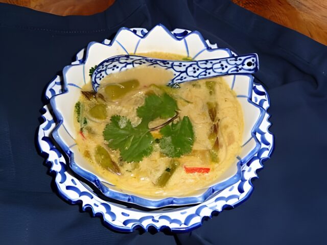 Thaise groentesoep met groene asperges
