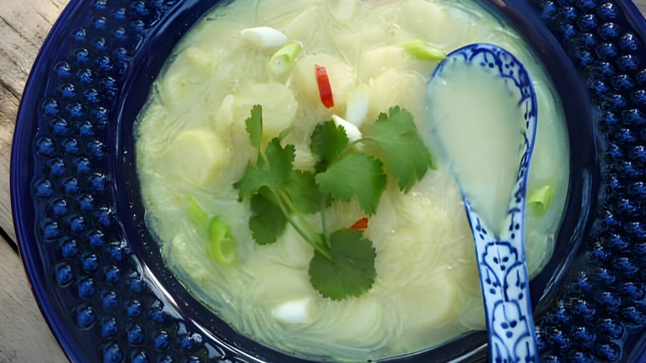 Thaise noedelsoep met asperges