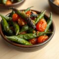 Tjotjol met knapperige, groene punt paprika’s