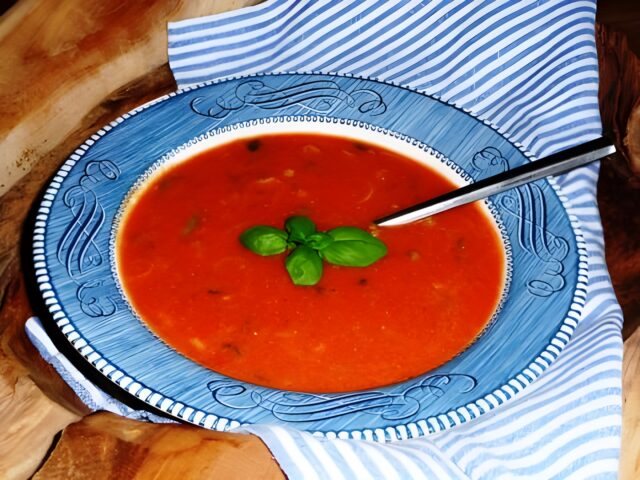 Tomatensoep met prei en basilicum (Het vinkje)