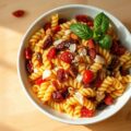 Trofie met zongedroogde tomaten en basilicum