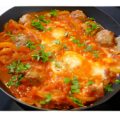 Tunesische Shakshuka met gehaktballetjes.