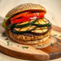 Vegaburger met gegrilde groenten