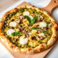 Vegetarische pizza met pesto