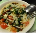 Vegetarische Vijftien minuten pasta met spinazie, tomaat, feta en basilicum