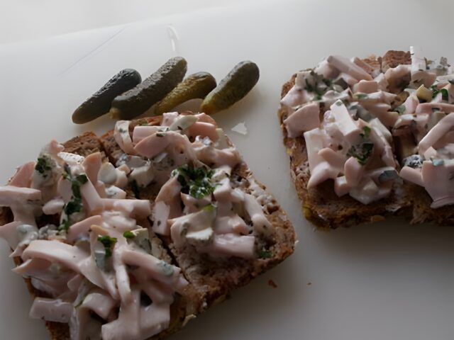 Vleessalade voor de boterham uit eigen keuken