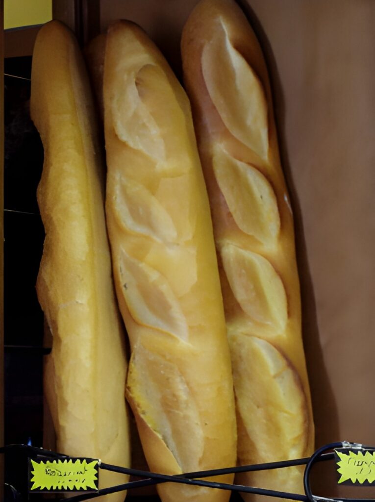 Warm gevuld stokbrood met gehakt en kaas