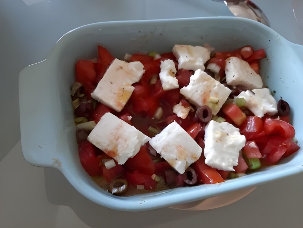 Warme feta met tomaat en olijven uit de oven