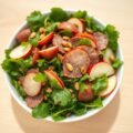 Waterkerssalade met rookvlees en appel