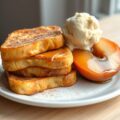 Wentelteefjes met peertjes en karamel-speculaasijs