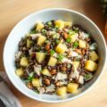 Wilde rijstsalade met kalkoen en ananas