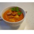 Winterse tomaten – maaltijdsoep met rookworst en pipe rigate.