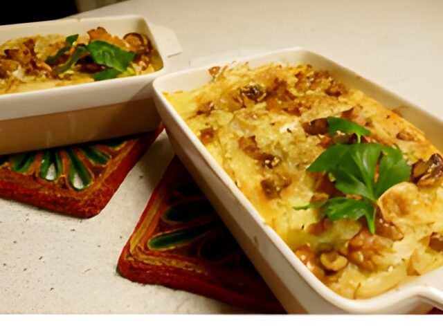 Witlofschotel met brie en notenkorst