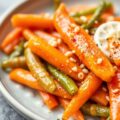 Wortels en sugar snaps geglazeerd