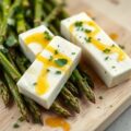 Zachte geitenkaas met groene asperges