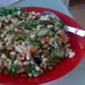 Zomerse salade van witte bonen met warmgerookte zalm