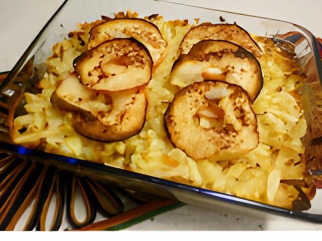 Zuurkoolschotel met spekjes, appel , mosterd en een toplaag van rösti.