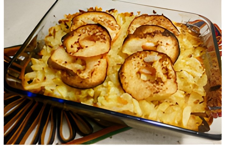 Zuurkoolschotel met spekjes, appel , mosterd en een toplaag van rösti.