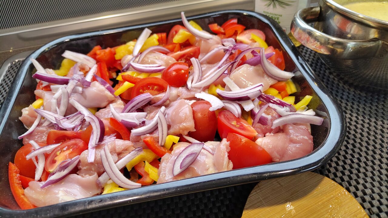 Ovenschotel met kip, paprika en een saus van crème fraîche kippenbouillon, foto 3