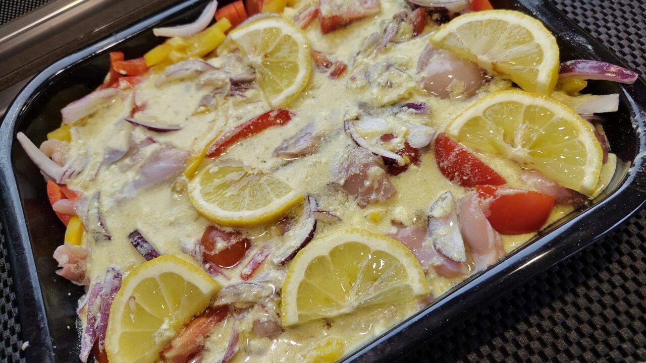 Ovenschotel met kip, paprika en een saus van crème fraîche kippenbouillon, foto 2