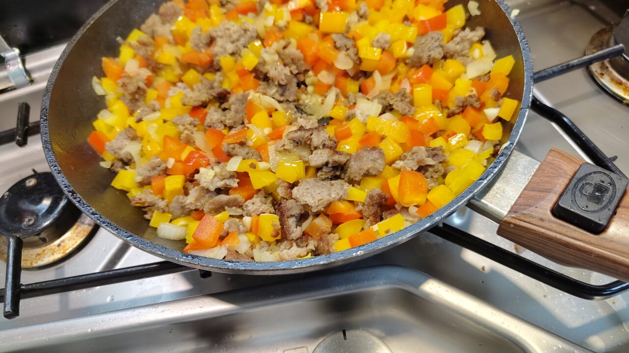 Mexicaanse rijst ovenschotel met paprika gehakt en paprika, foto 2