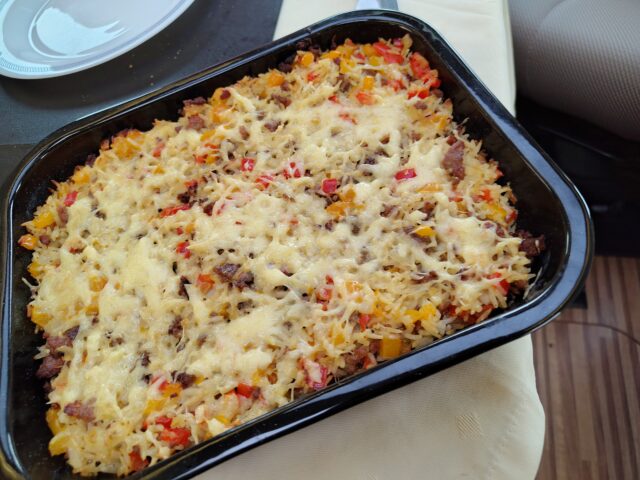 Mexicaanse rijst ovenschotel met paprika gehakt en paprika