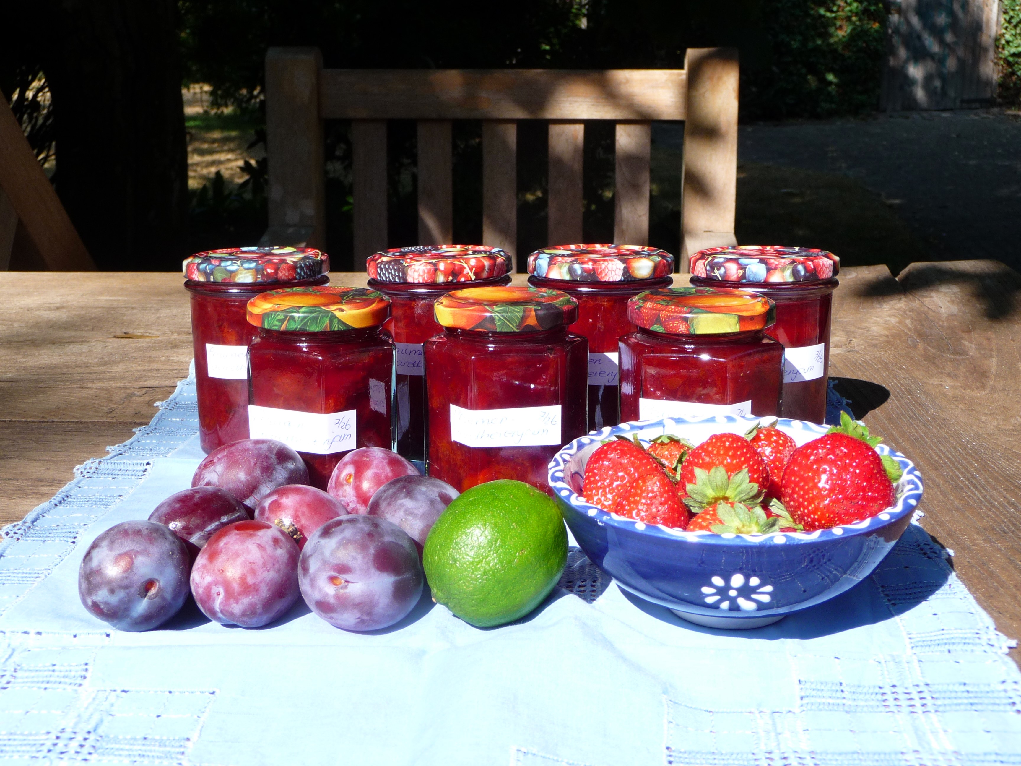 Pruimen aardbeienjam met een vleugje limoen