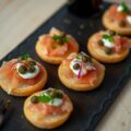 Aardappelblini’s met gerookte vis