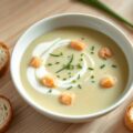 Aardappelpreisoep met zalmballetjes