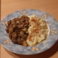 Aardappelpuree met Indische gebakken uitjes