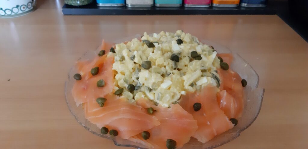 Aardappelsalade met gerookte zalm
